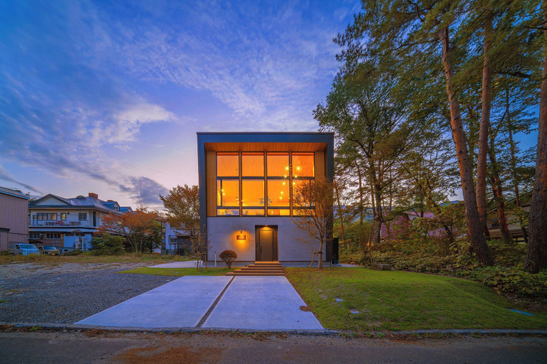 Exterior & Views