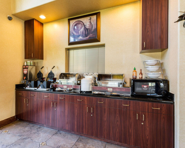 Food & Drinks 5, Comfort Suites near NASA - Clear Lake, Houston