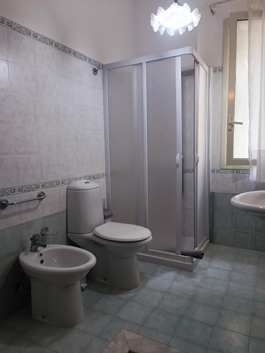 Bathroom 2, Ansise Guest House, Syracuse