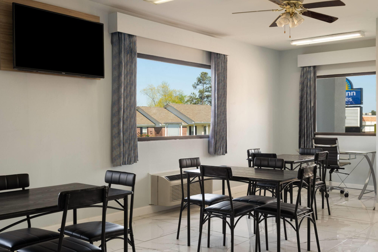 Food & Drinks 5, Days Inn & Suites by Wyndham Byram, Hinds