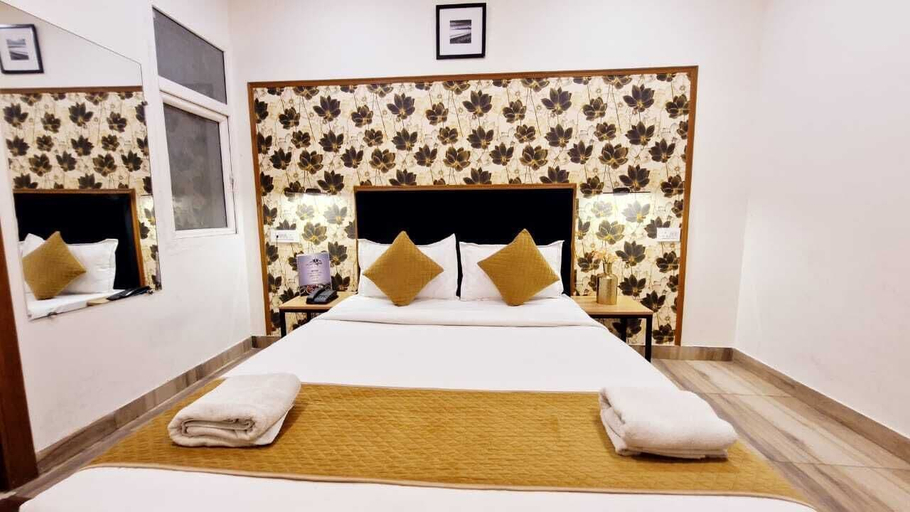 Bedroom 3, Hotel Silver Saffron Peeragarhi, Delhi