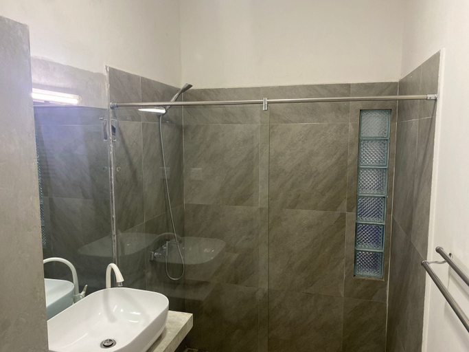 Bathroom 4, Shore Beach Villa, Habaraduwa