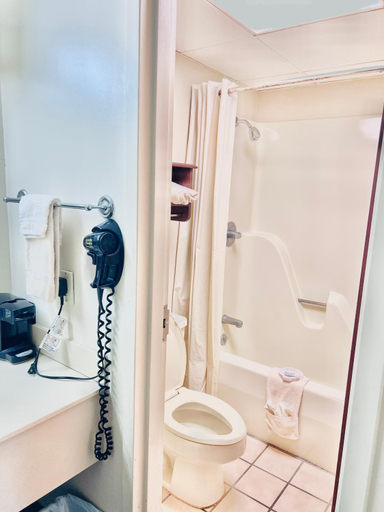 Bathroom 5, Ashley inn, Ashley