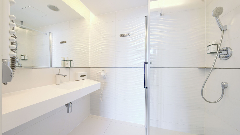 Bathroom 3, Apartamenty Sun & Snow Ultra Marine, Kołobrzeg