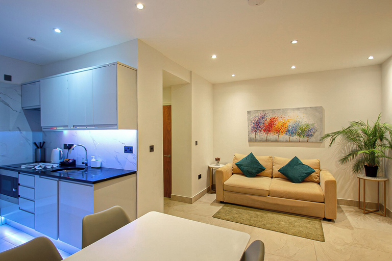 Others 5, Hyde Park Superior Apartments, London
