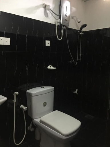 Bathroom 3, Jurys Bungalow, Hikkaduwa