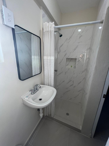 Bathroom 4, HOTEL VILLAGRAN, Tijuana