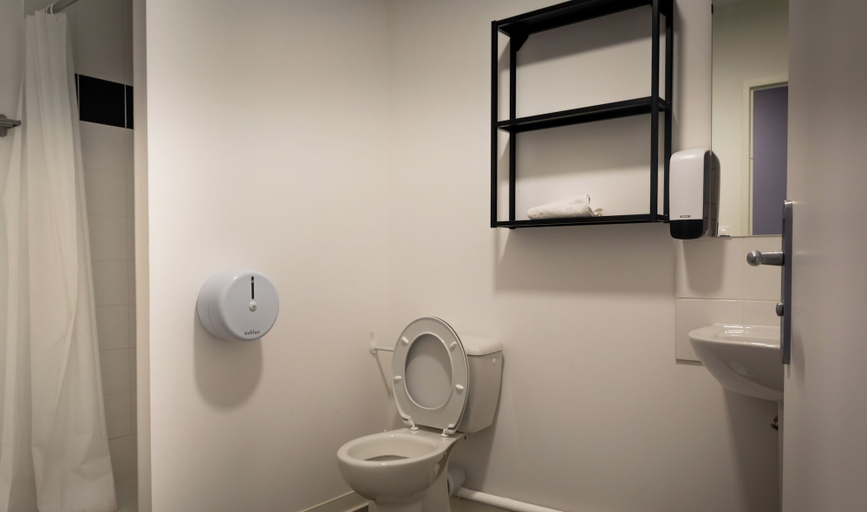 Bathroom 4, CISN Le Spot, Loire-Atlantique