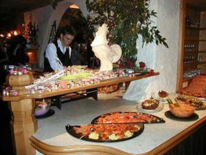 Others 4, Hotel Bergland, Reutte