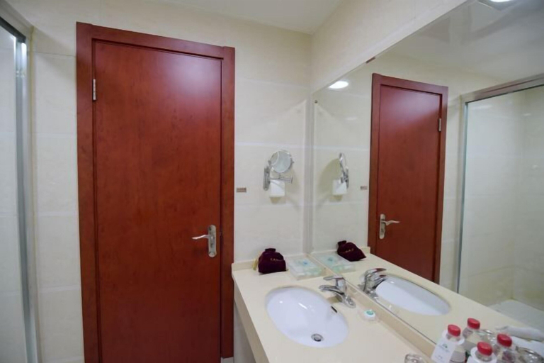 Bathroom, Yicui Garden Hotel, Zhenjiang