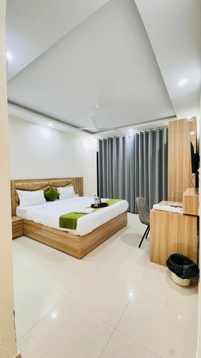 Bedroom 1, Sky Hotel, Gurgaon