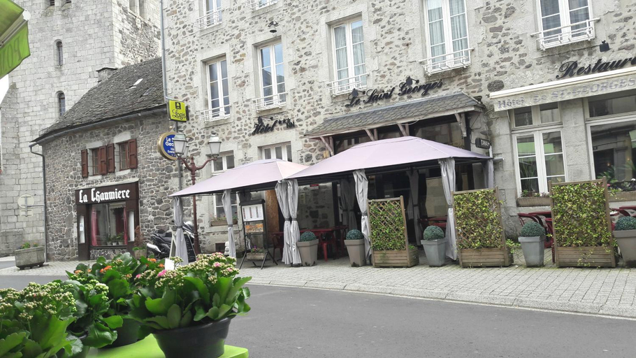 Others 4, Hotel Le Saint Georges, Cantal