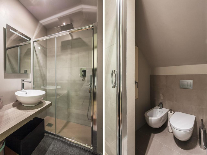 Bathroom, Residence Rizzoli, Bologna