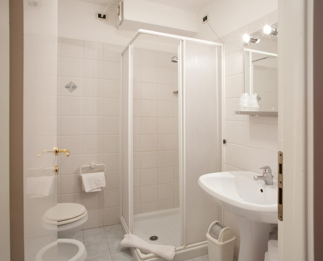 Bathroom 3, Relais Borgofasceo, Savona