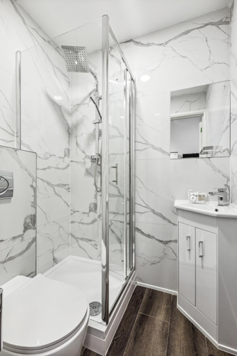 Bathroom 3, Sutherland Apartments, London