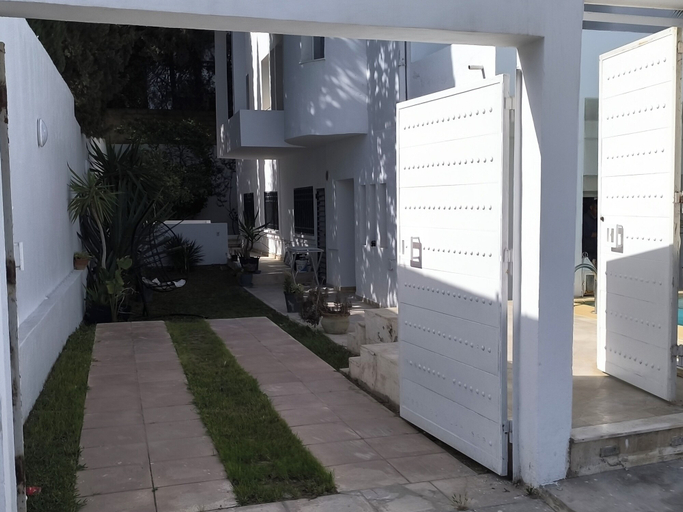 Exterior & Views 2, Stylish villa avec parking et piscine, La Marsa