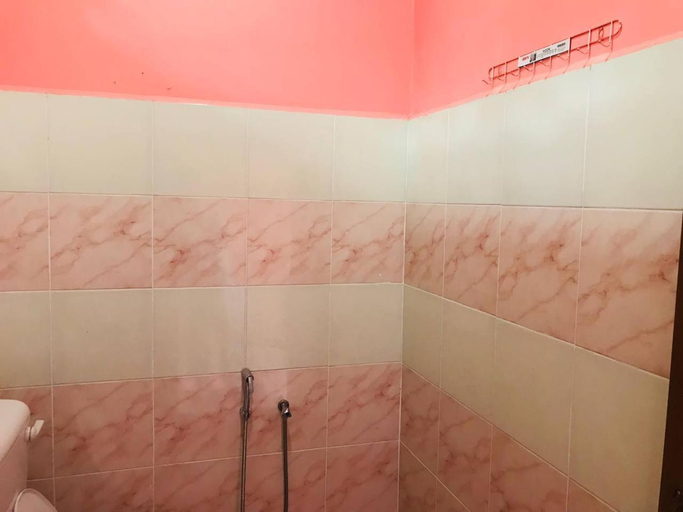 Bathroom 5, Chalet Sri Bayu, Kuala Terengganu