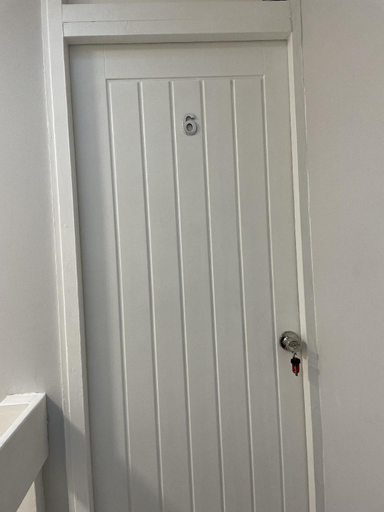 Others 2, Cozy Double Room in Colindale, London