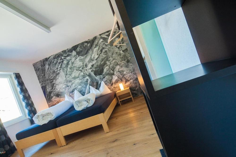 Others 4, Hotel Ratia, Surselva