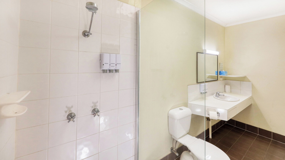 Bathroom 3, Biloela Centre Motel & Grevillea Steakhouse & Bar, Banana