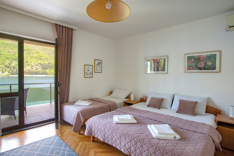 Bedroom 3, MaXhit Apartments