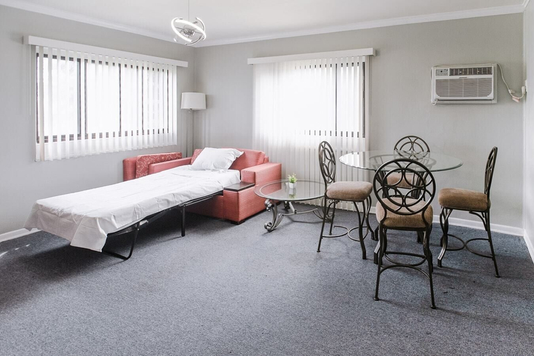 Others 5, Charming Room w/ Private Bath & Wi-fi in Brownstown!, Wayne