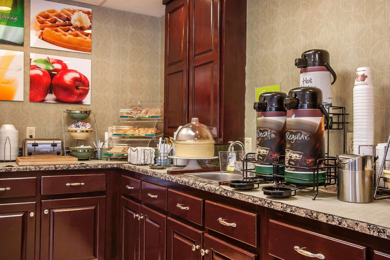 Food & Drinks 5, Quality Inn & Suites Covington, Tipton