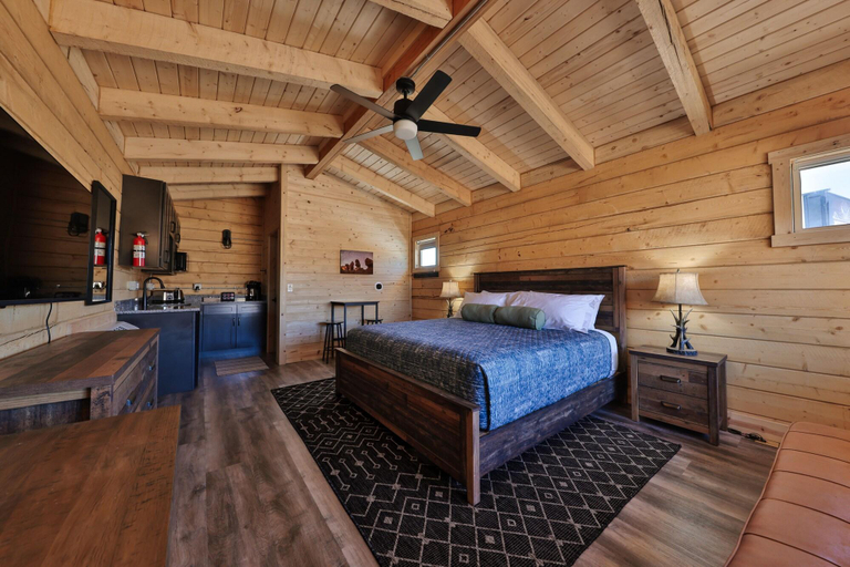 Bedroom 2, Muddy Creek Mining Company, Wayne