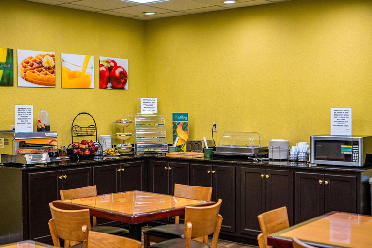 Food & Drinks 5, Quality Inn & Suites Near Six Flags - Austell, Douglas