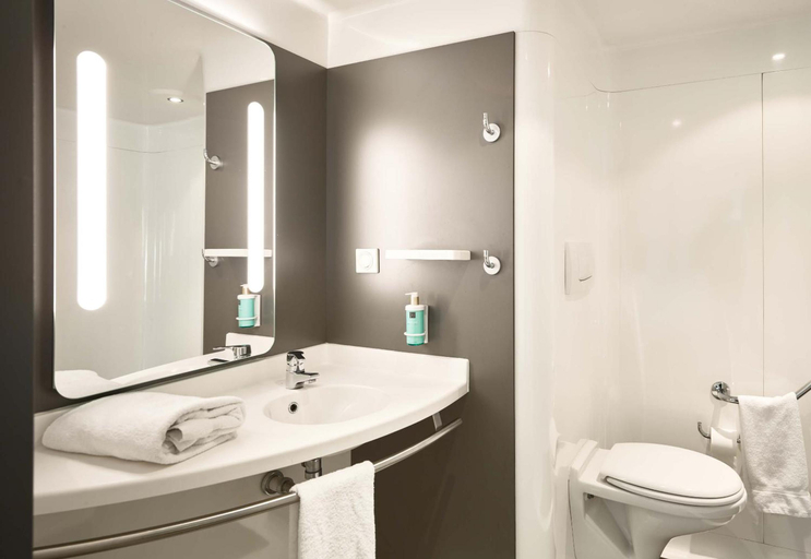 Bathroom, B&B HOTEL Paris Grand Roissy CDG Aeroport, Val-d'Oise
