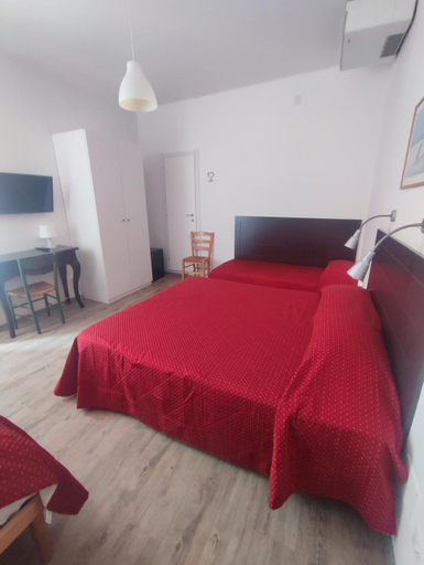 Bedroom 2, Hotel Tirreno, Savona