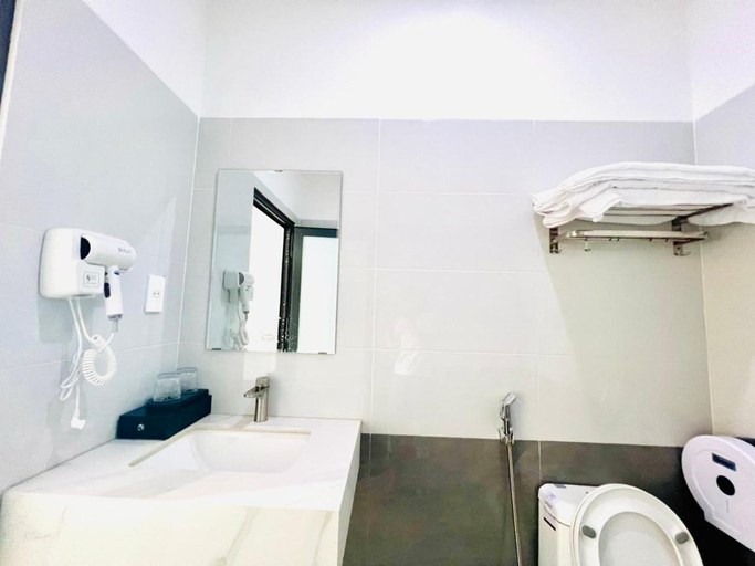 Bathroom 5, Khach san trieu nguyen, Buon Ma Thuot