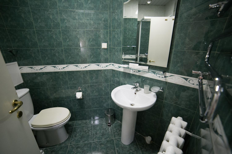 Bathroom 3, Simbirsk Hotel, Ul'yanovsk