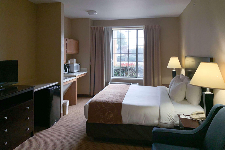 Bedroom 3, Roanoke Suites by IHG, Denton