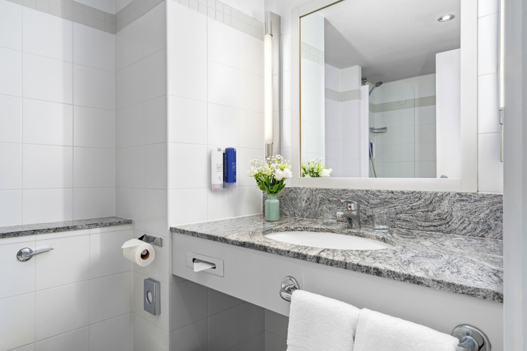 Bathroom 5, The Galmont