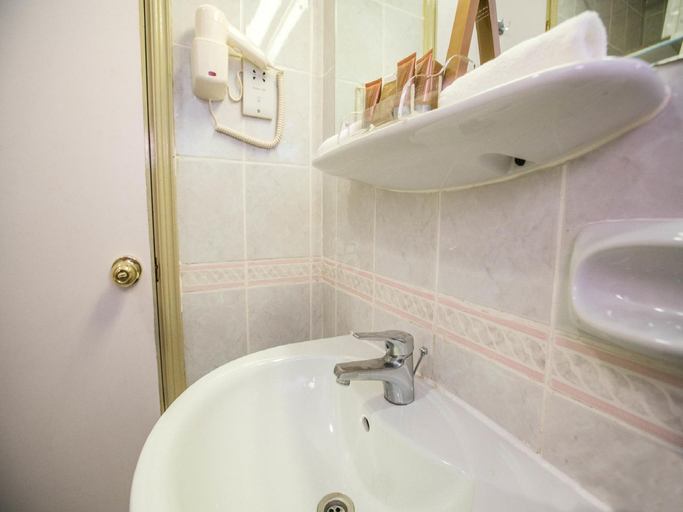 Bathroom 4, Landmark Plaza Hotel, Dubai