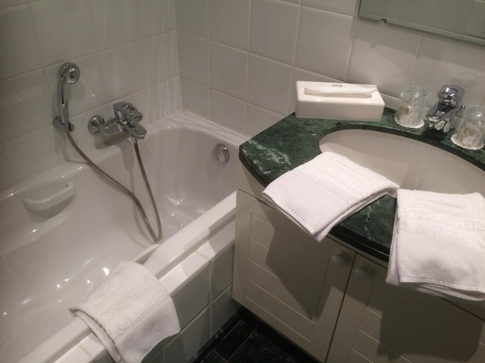 Bathroom 3, Bossenstein Golf & Polo Club, Antwerpen