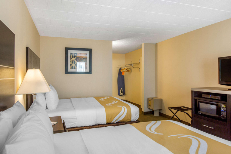 Bedroom 3, Quality Inn Ledgewood - Dover, Morris