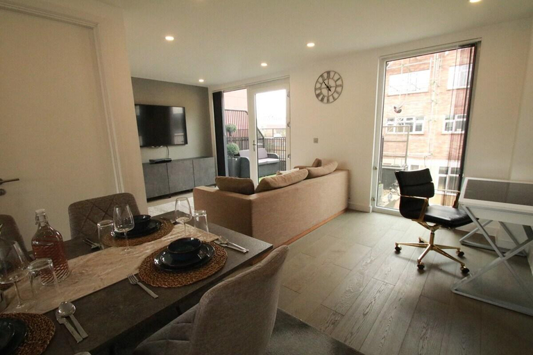 Others 4, FT6 Aldgate Apartments, London