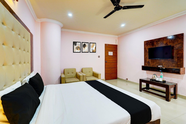 Room 3, Stylish Stays at MG Road Near Commercial Street, Bangalore