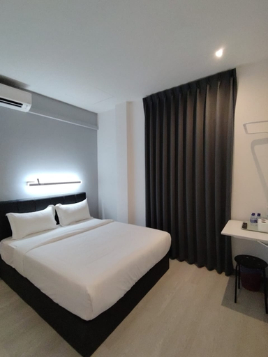 Havona Hotel @ Plentong - Self Check-In Room Type - Triple Room with window