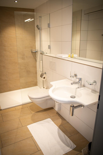 Bathroom 3, Hotel Schutzenhaus, See-Gaster