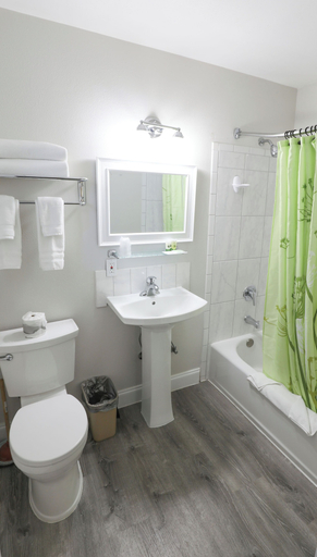 Bathroom 5, Condon Motel, Gilliam