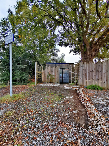 Others 3, Au Poeme du Chene, Petit espace privatif intime de 16m2, Calme, Parking gratuit, Loire-Atlantique