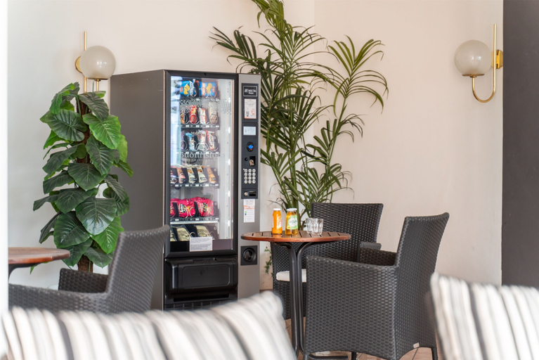 Food & Drinks