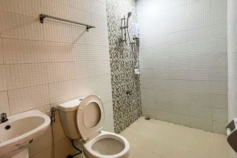 Bathroom 5, Casanova Inn, Bamban