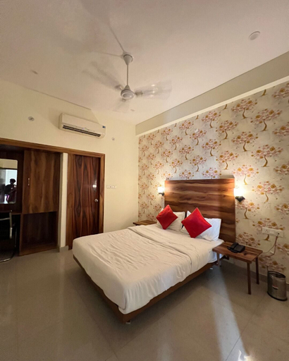 Bedroom 2, Hotel Shimla Grand, Lucknow