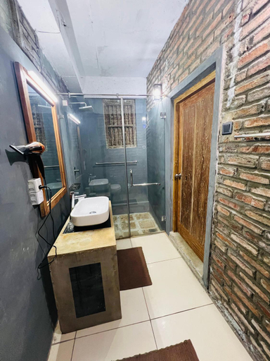 Bathroom 4, Aayu Hanthana Boutique Hotel, K.F.G. & G. Korale
