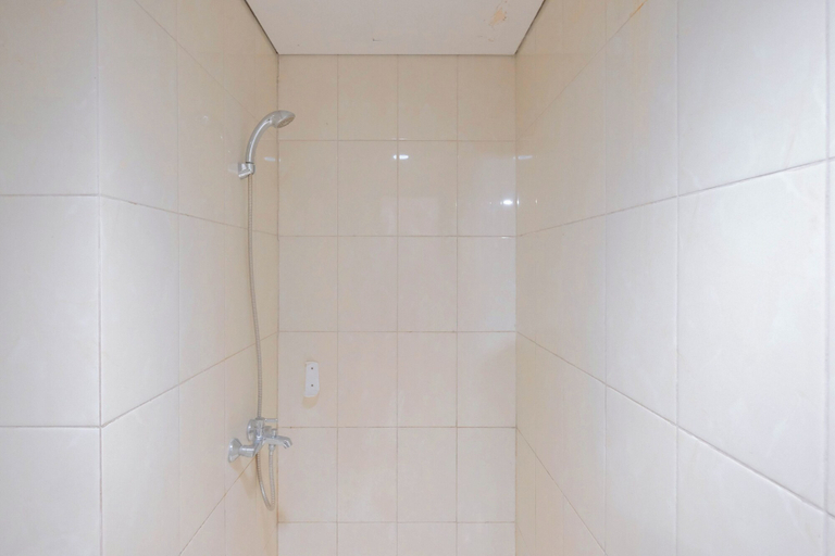 Bathroom, Best Deal and Comfy 2BR Apartment at Vittoria Residence, Jakarta Barat