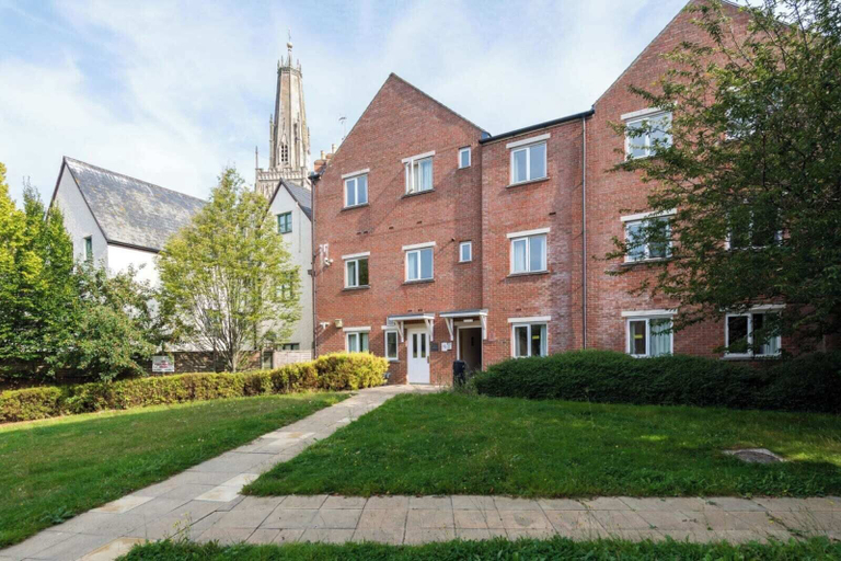 Exterior & Views 5, Student Only Upper Quay House, Gloucestershire